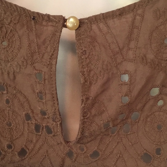 One Heart Clothing Sleeveless Eyelet Cocoa Brown Shell M - Picture 4 of 7